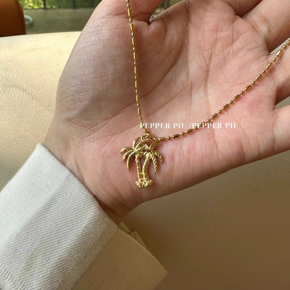 Gold Palm Tree Necklace by - Picture 1 of 1